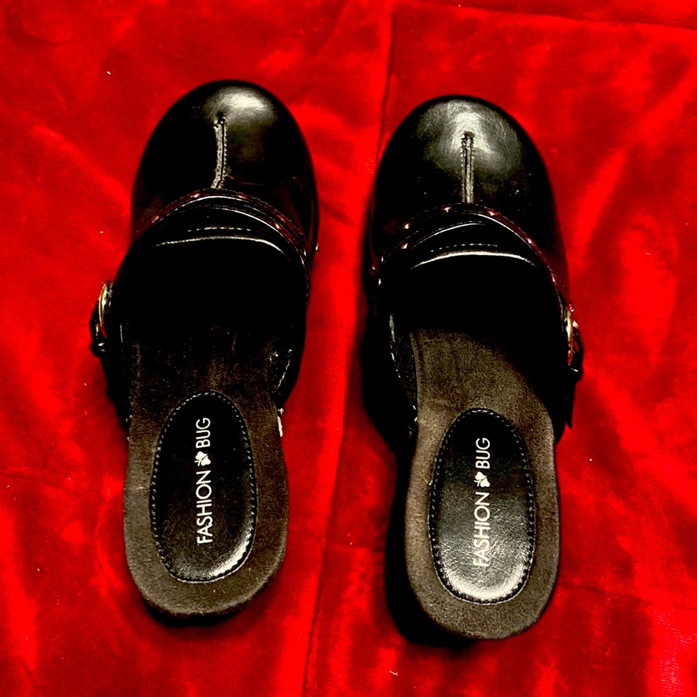 Fashion Bug Clogs, black, never worn, size 8, 3 inch heel with 1 inch platform